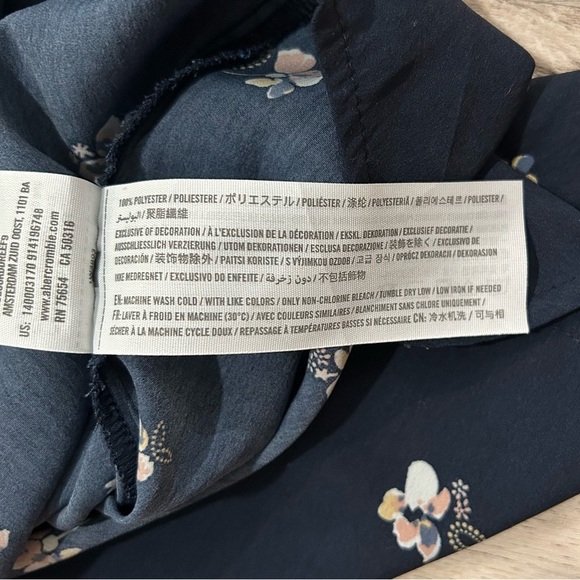 Abercrombie & Fitch Navy Floral Ruffle Button Up Top Long Sleeve Shirt Size M - Picture 5 of 6